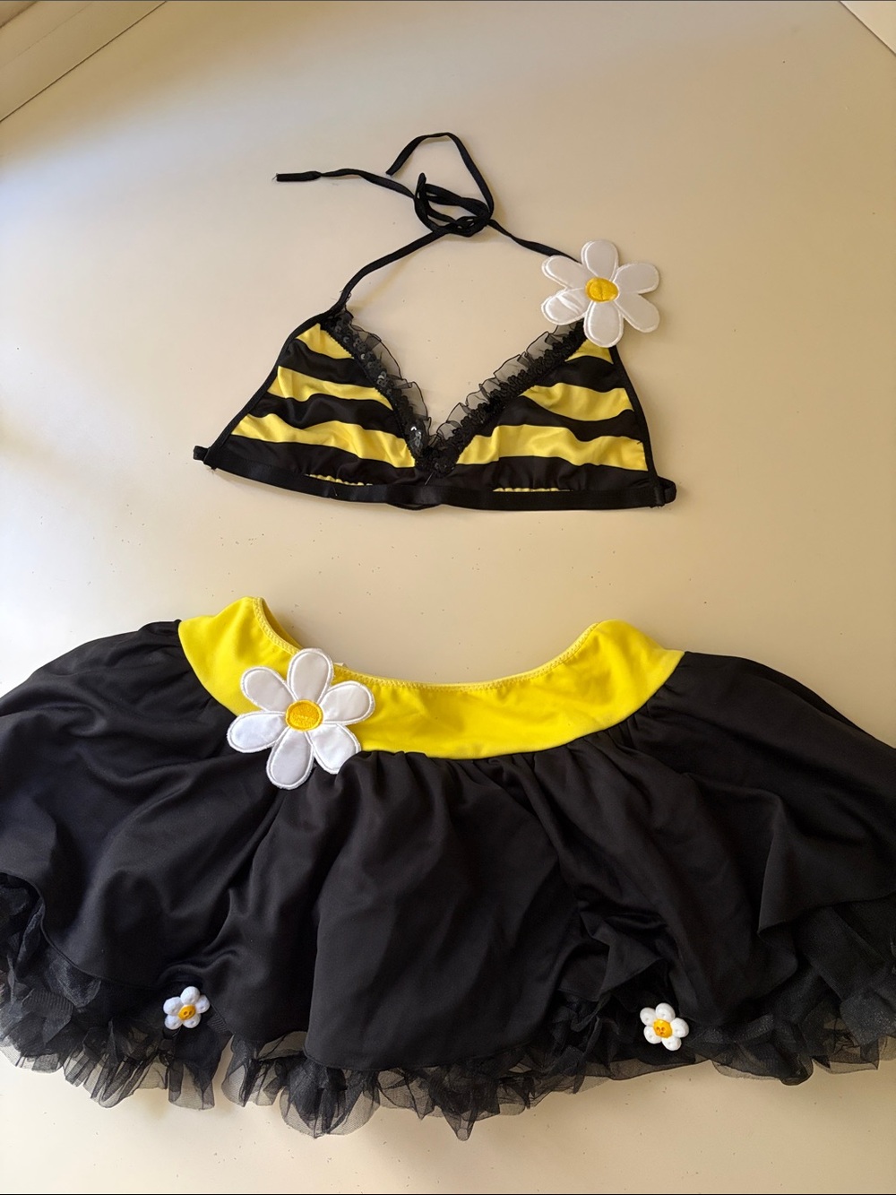Vintage 2000s Leg Avenue Daisy Bee Costume